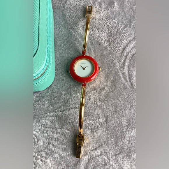 Gucci bangle watch with set of bezels💖 - Picture 2 of 10